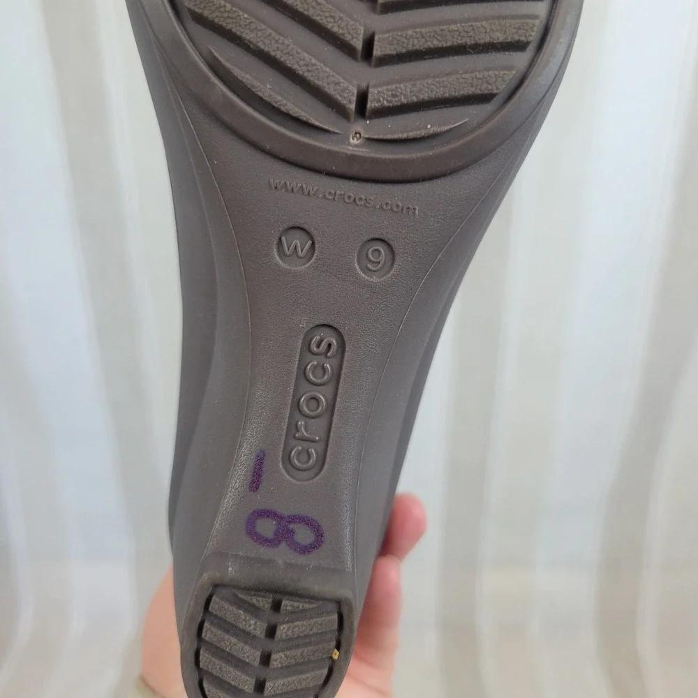 CROCS excellent slip